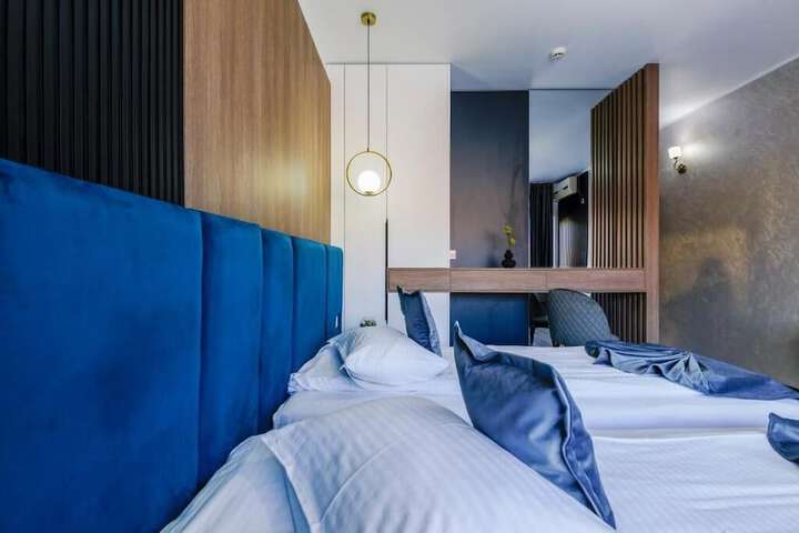 Room 8 of 17