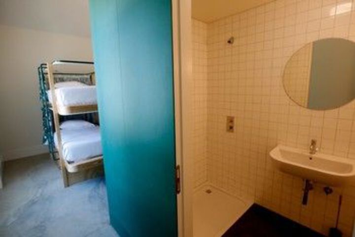 Room 4 of 119