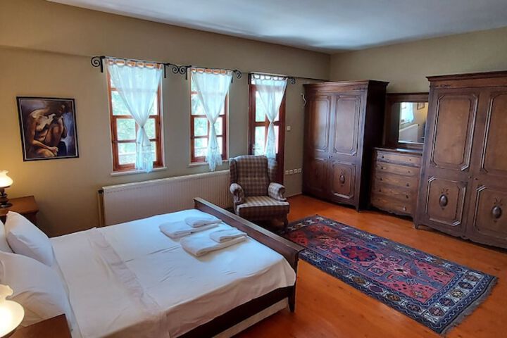 Room 7 of 44