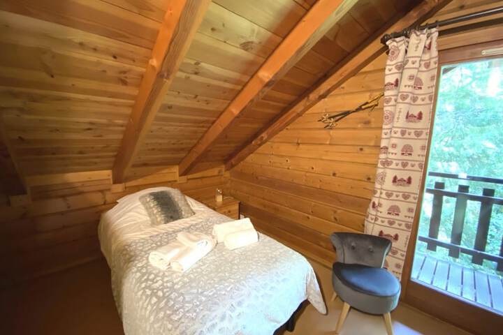 Room 9 of 26
