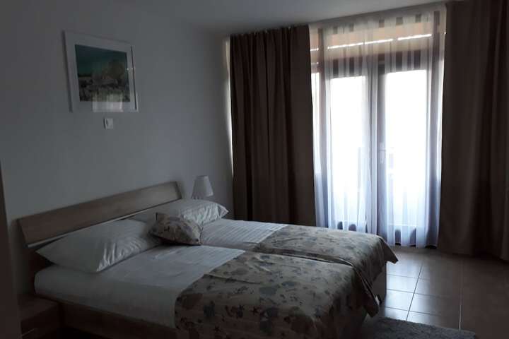 Room 9 of 50