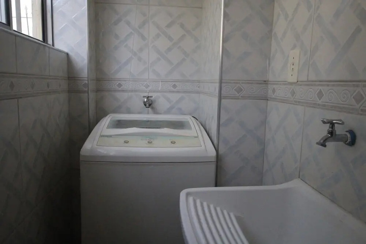 Room 8 of 12