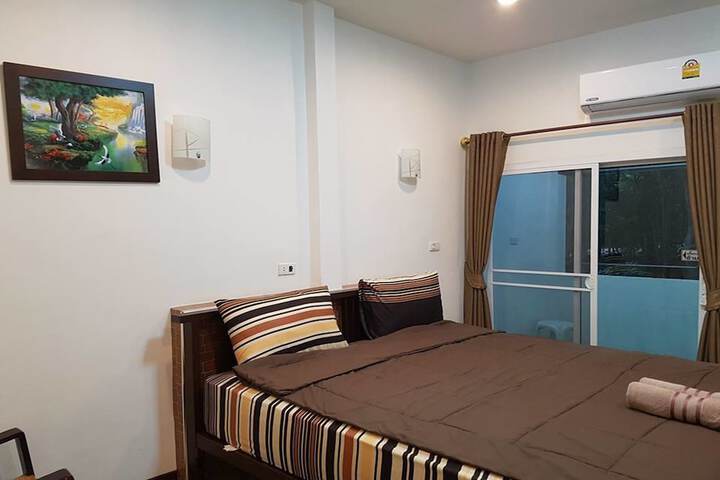Room 4 of 40