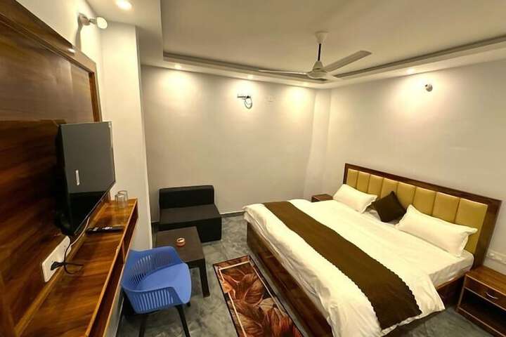 Room 2 of 11