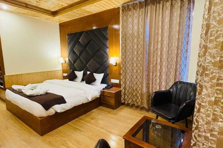 Room 4 of 11