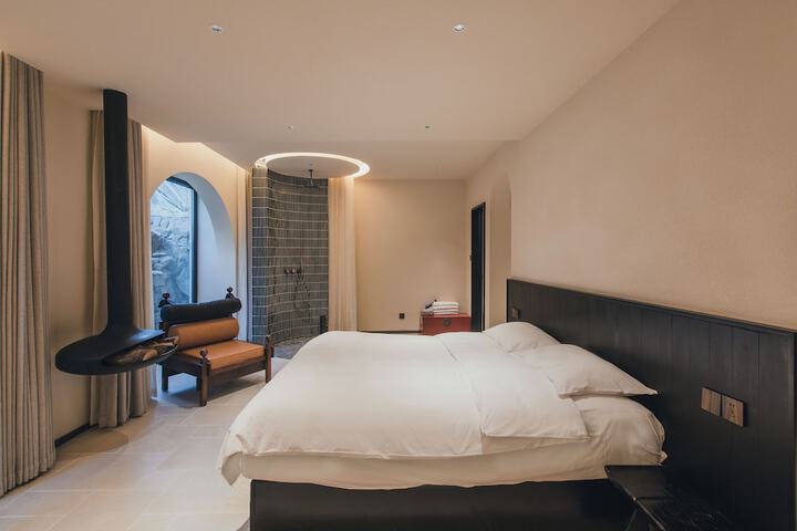 Room 10 of 115