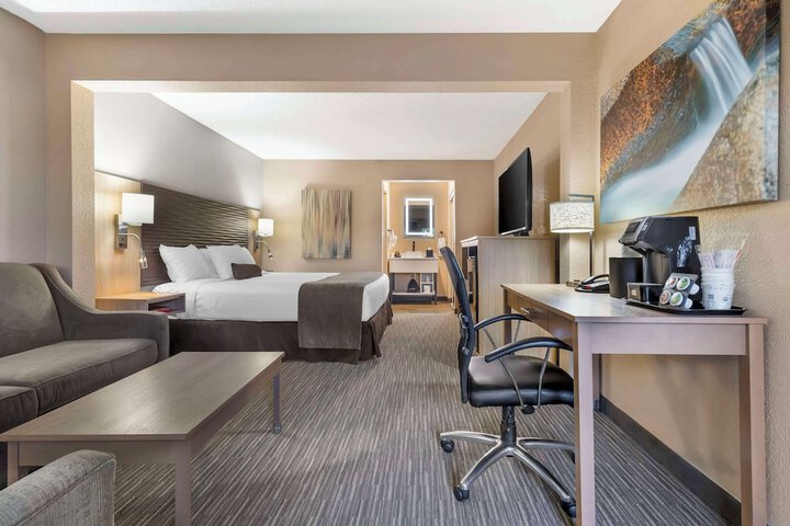 Room 6 of 42