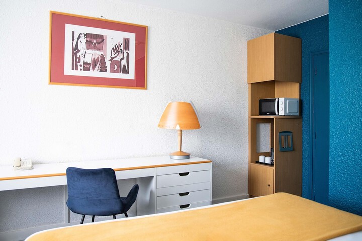 Room 14 of 156
