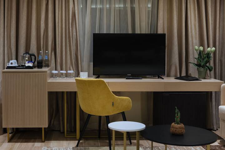 Room 10 of 43
