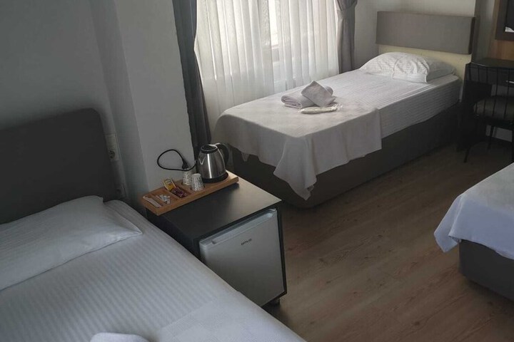 Room 9 of 34