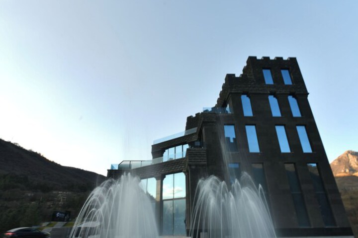 Hotel Exterior 125 of 130