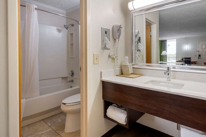 2 Queen Beds Efficiency (1 of 6)