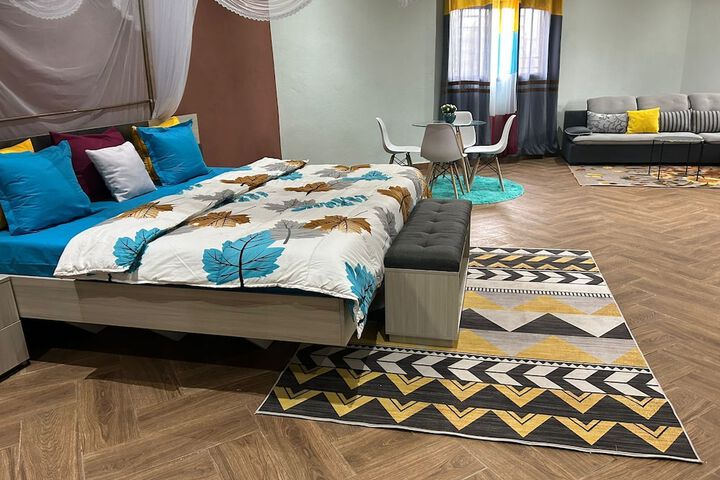 Room 2 of 8