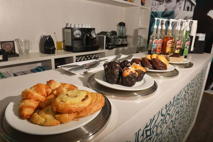 Breakfast/Coffee Service 52 of 78