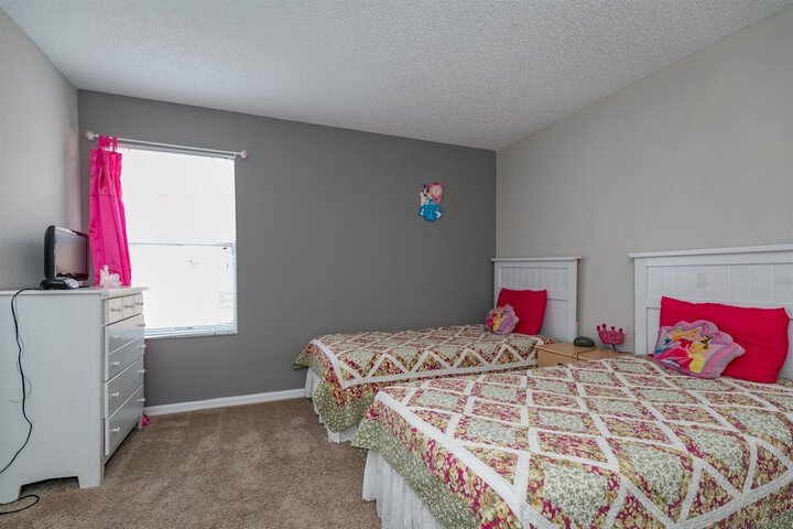 Room 4 of 32