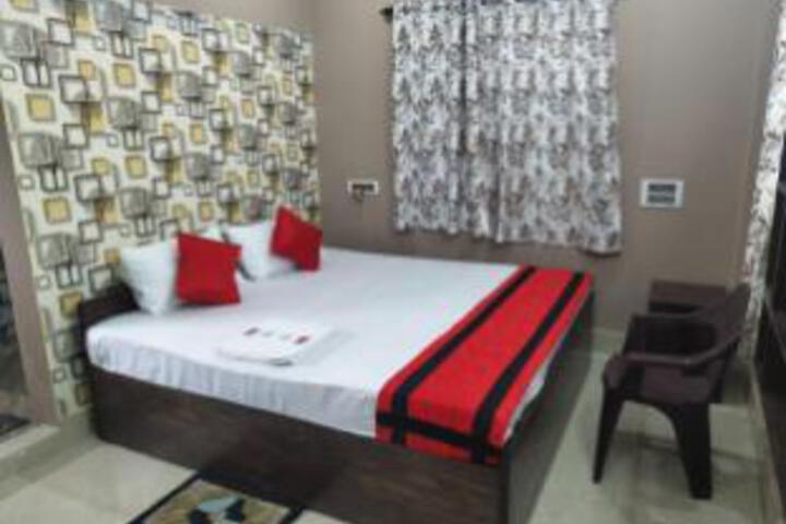 Room 6 of 8