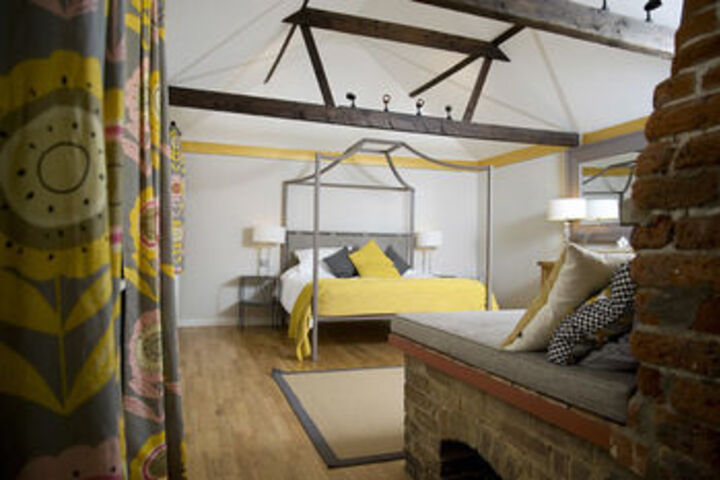 Room 28 of 61