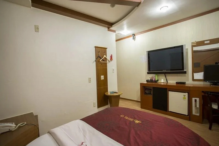 Room 5 of 27