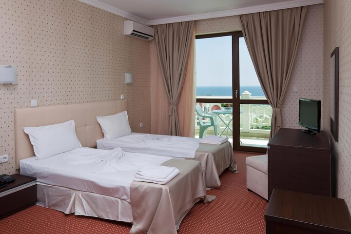 Room 5 of 25