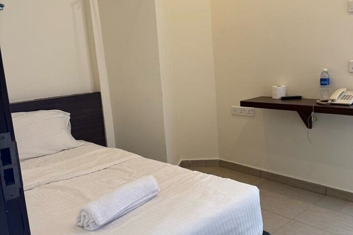 Room 8 of 28