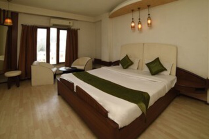 Room 14 of 38