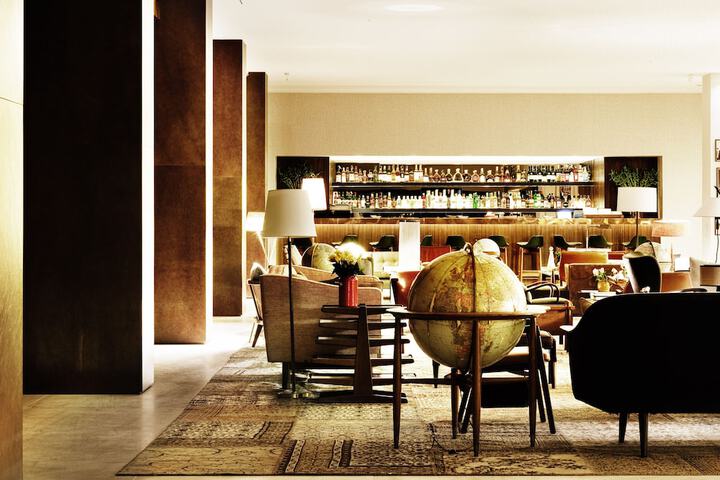 Entrance & Lobby