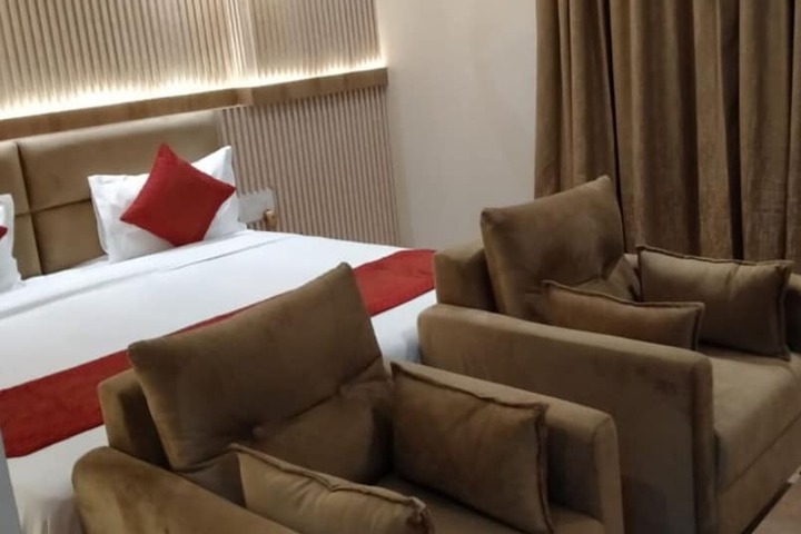 Room 9 of 17