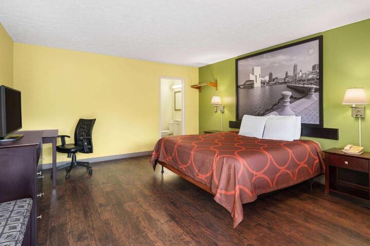 1 King Bed (5 of 16)
