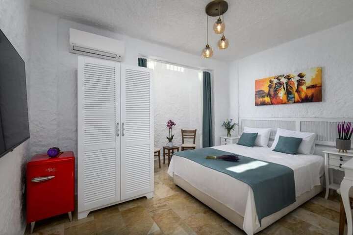 Room 14 of 25