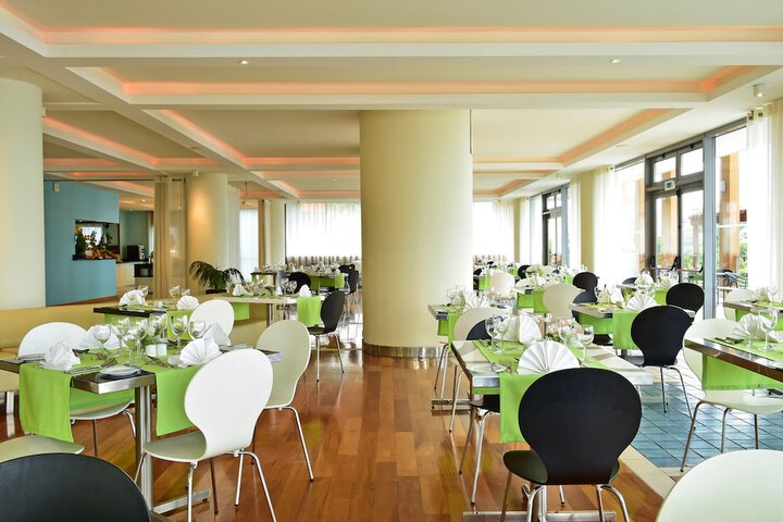 Dining 176 of 250