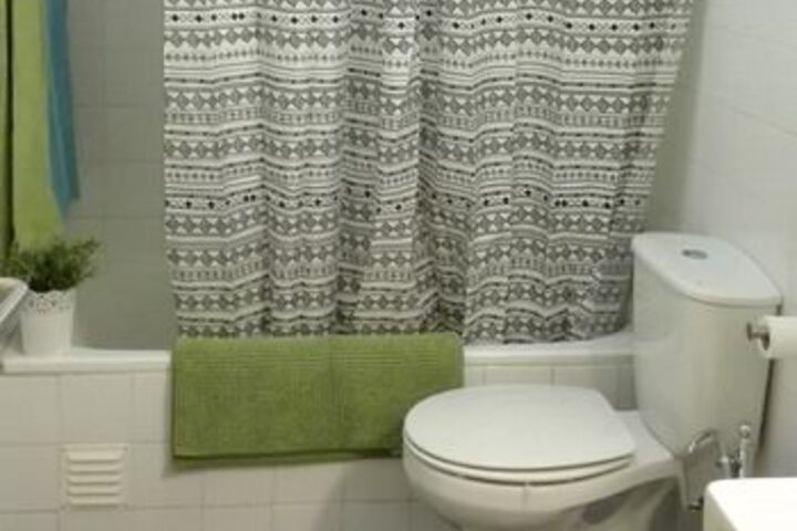 Room 5 of 12