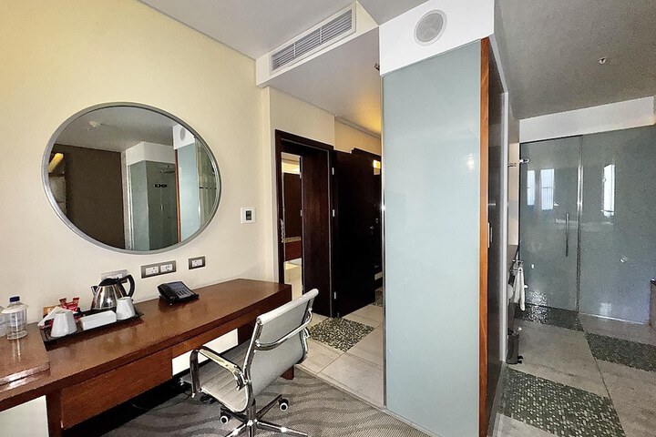 Room 27 of 78