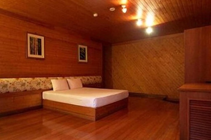 Room 3 of 42
