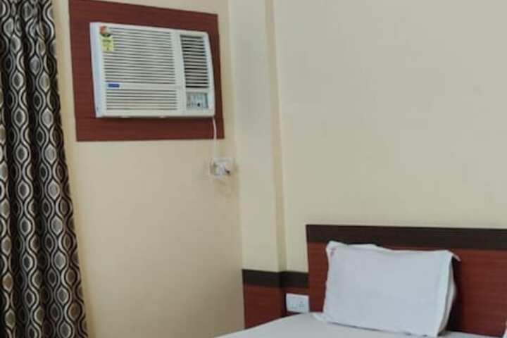 Room 7 of 13