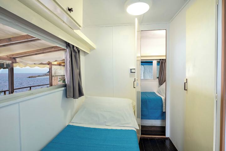Room 5 of 99