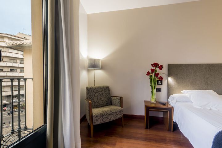Room 9 of 37