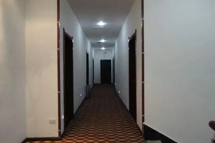 Room 10 of 13