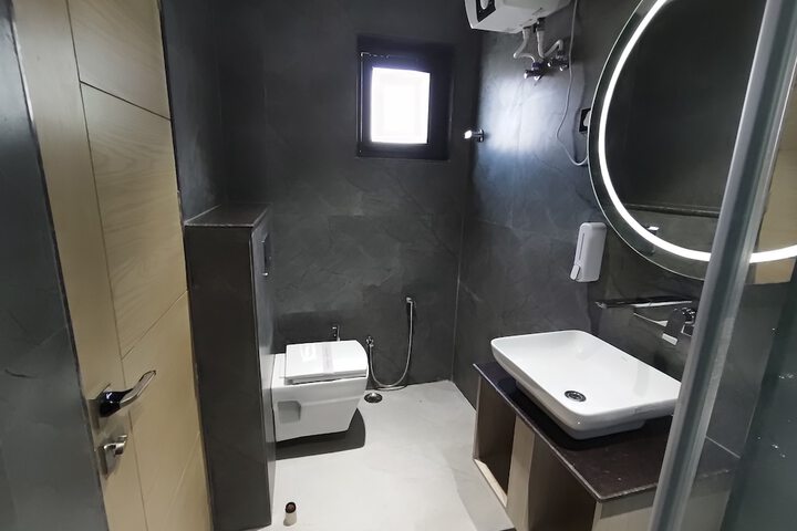 Room 76 of 136