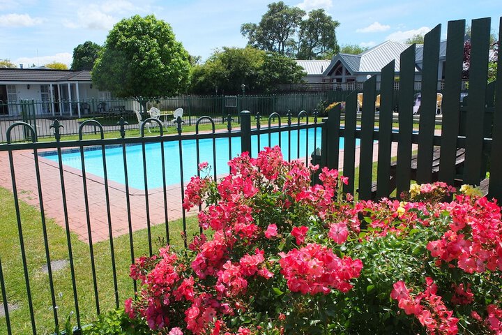 Pool 28 of 41