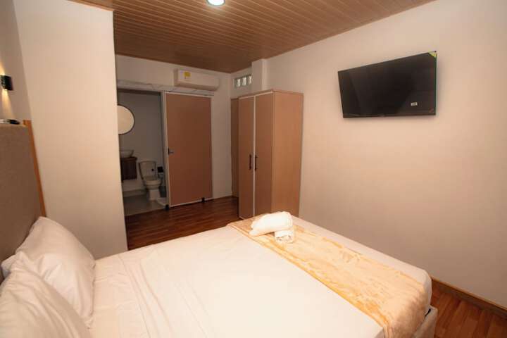 Room 9 of 39