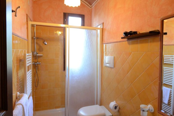 Room 4 of 90