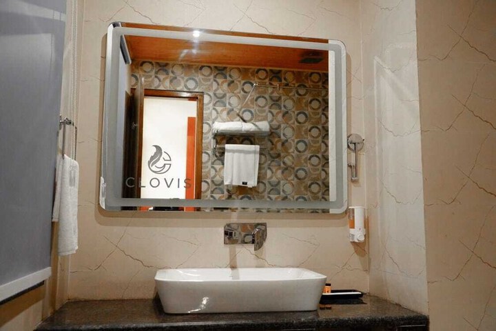 Room 8 of 19