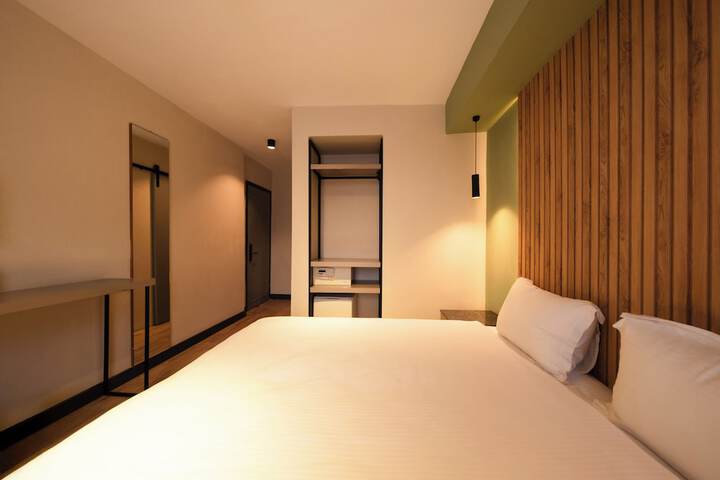 Room 26 of 82