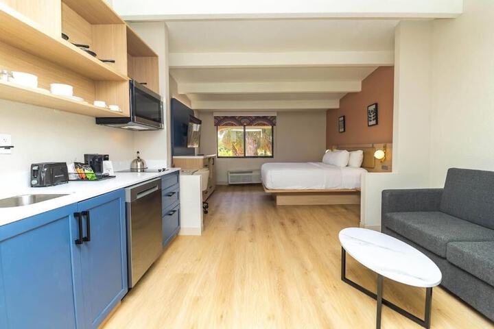 Room 10 of 29
