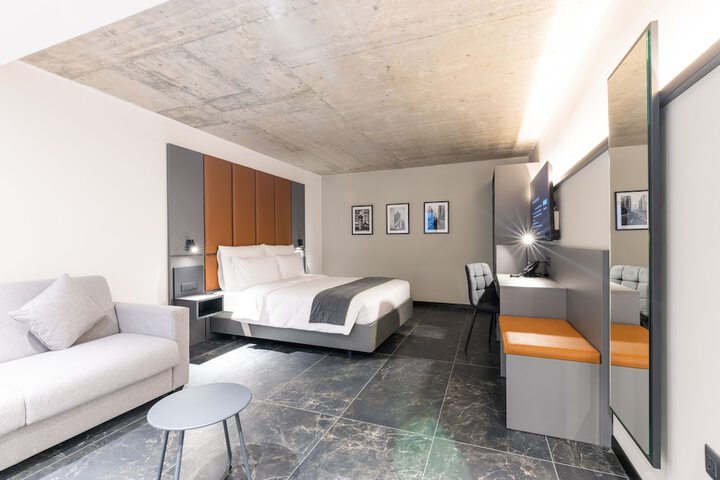 Room 18 of 82