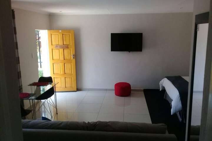 Room 33 of 77