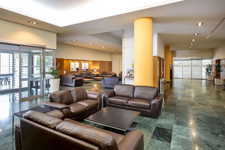 Entrance & Lobby