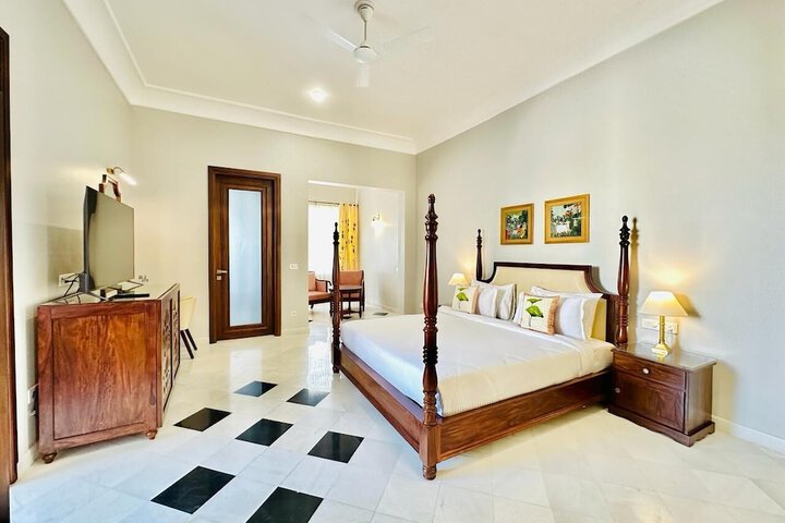 Room 4 of 22