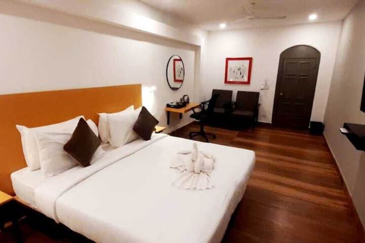 Room 14 of 33