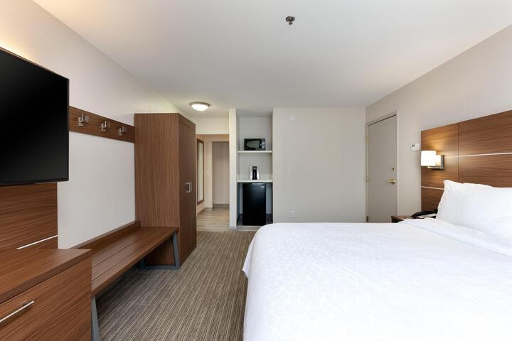 Standard Room, King or Two Doubles (5 of 6)